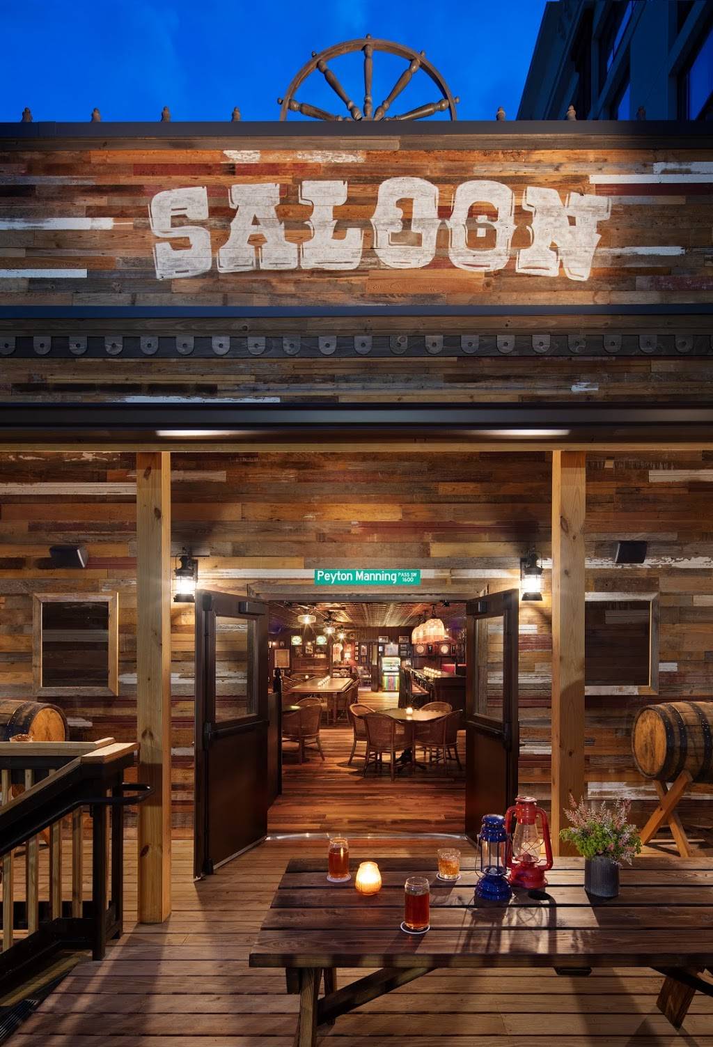 Saloon 16 | restaurant | 1706 Cumberland Ave, Knoxville, TN 37916, USA | 8654375500 OR +1 865-437-5500