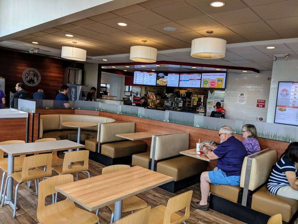 Wendys | restaurant | 1575 Berwick Dr, Davenport, FL 33896, USA | 3216770391 OR +1 321-677-0391