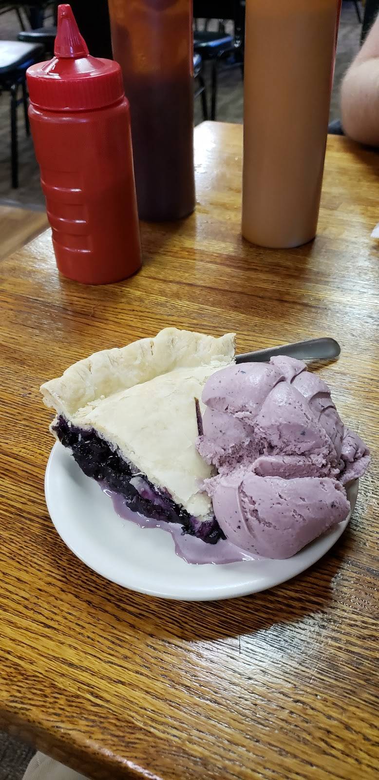 Backwoods BBQ | restaurant | 31 N Main Ave, New York Mills, MN 56567, USA | 2183852469 OR +1 218-385-2469