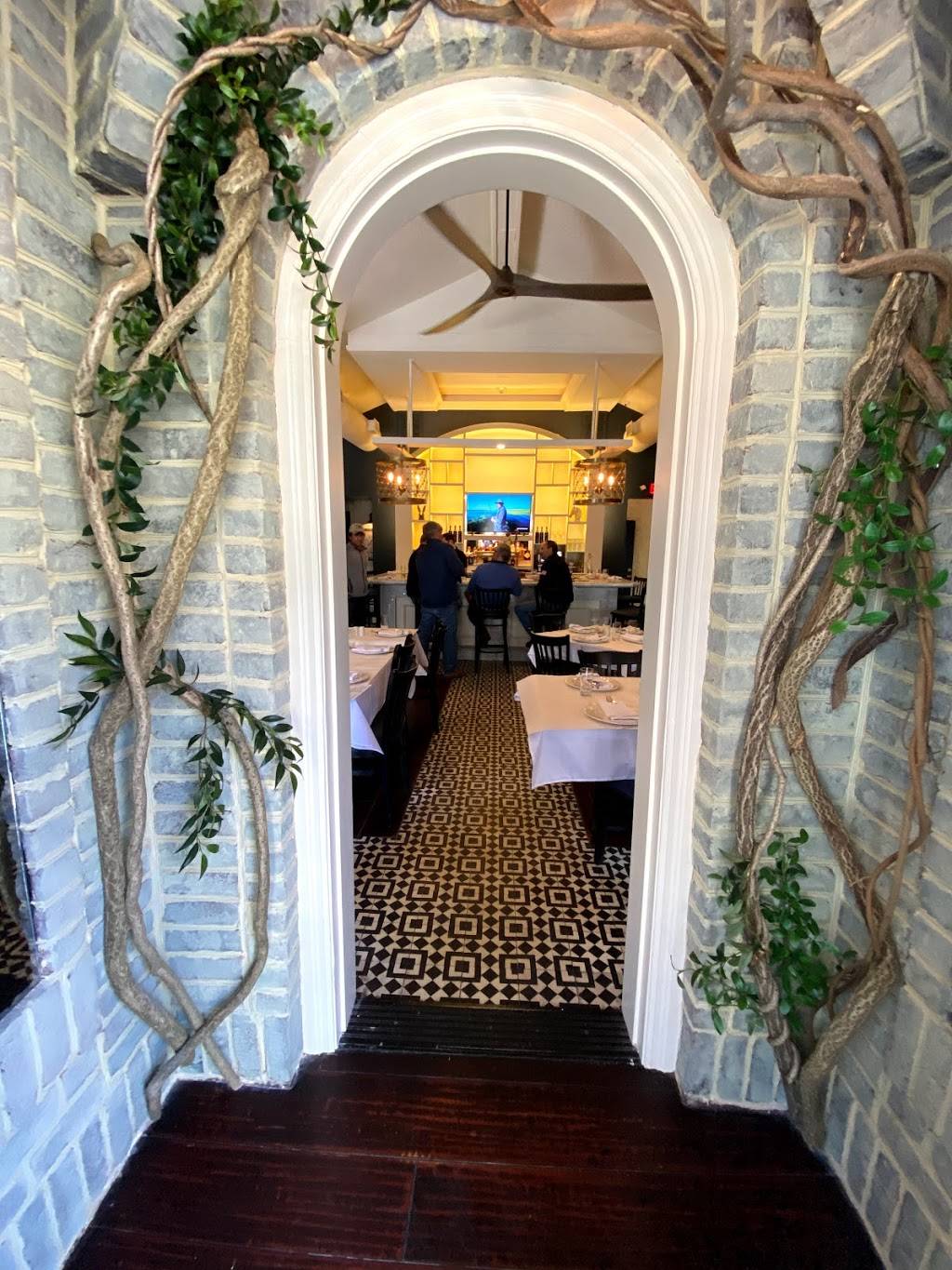 Coach Meeting House | restaurant | 160 Mill River Rd, Oyster Bay, NY 11771, USA | 5165889288 OR +1 516-588-9288