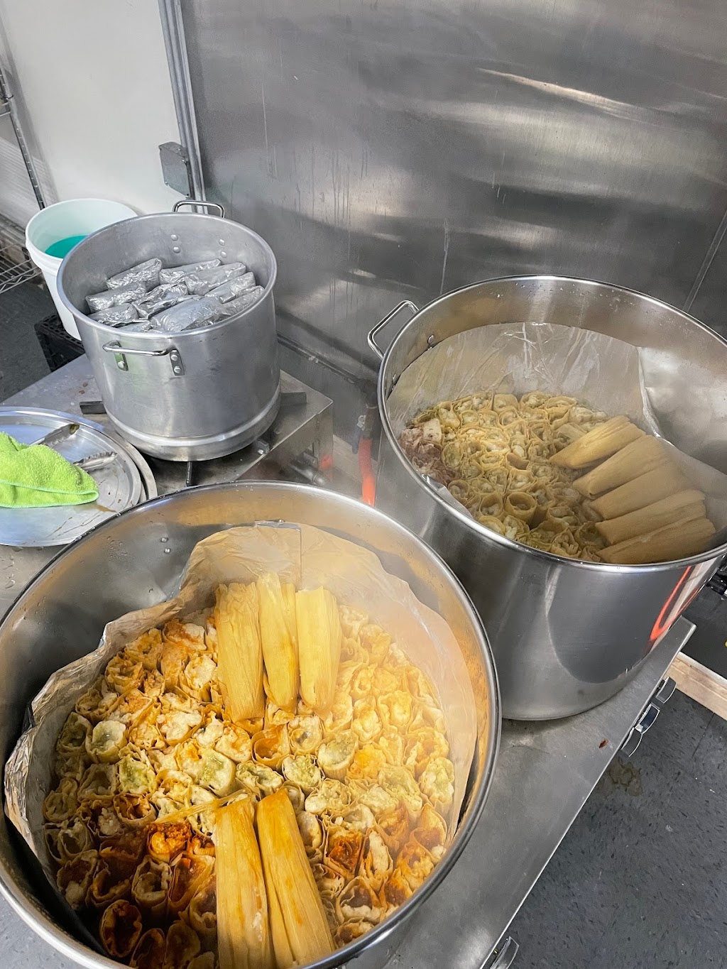 Tony’s Tamales | restaurant | 5706 S Western Ave, Chicago, IL 60636, USA | 7739490483 OR +1 773-949-0483