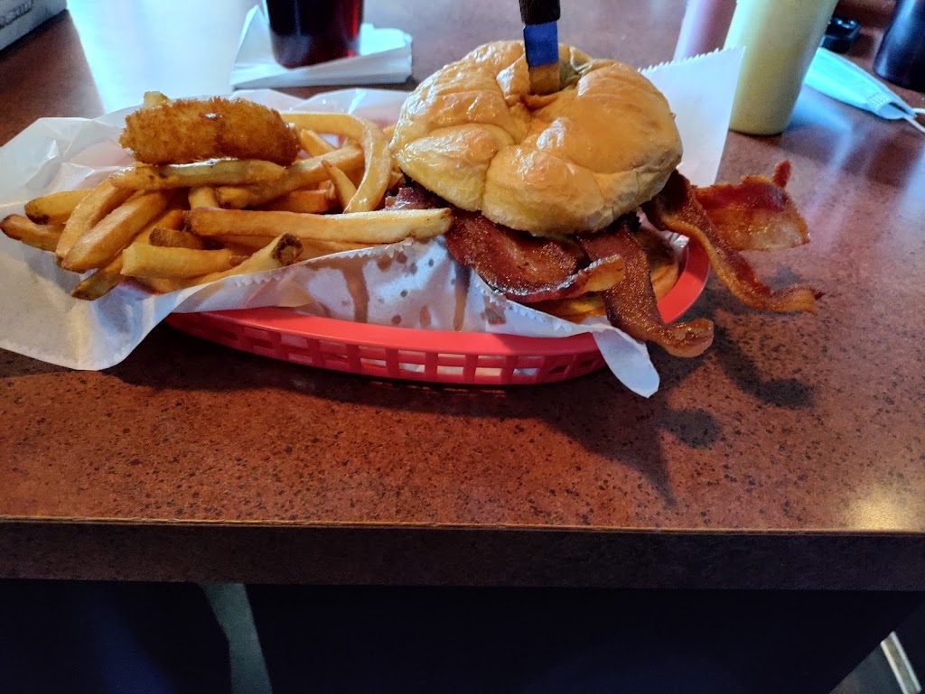 Bennetts Meadowood Country Club | restaurant | 2009 Freeport Rd, Madison, WI 53711, USA | 6082713827 OR +1 608-271-3827