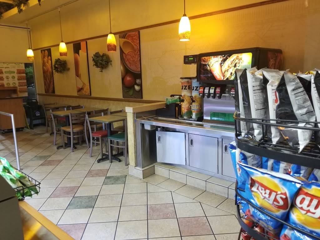 Subway Restaurants | restaurant | 4144 Mariner Blvd, Spring Hill, FL 34608, USA | 3526849565 OR +1 352-684-9565
