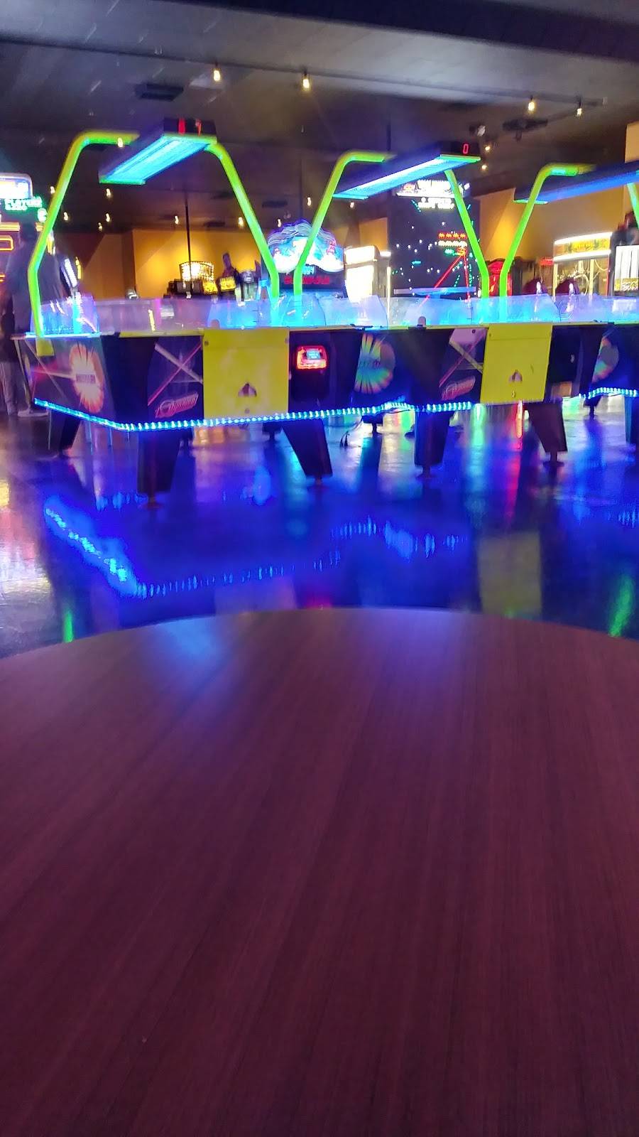 Main Event Shenandoah | restaurant | 19441 I-45, Shenandoah, TX 77385, USA | 2813555511 OR +1 281-355-5511