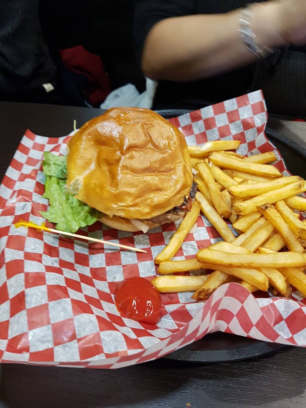 Stacked Pancake & Breakfast House | restaurant | 7905 Yonge St, Innisfil, ON L9S 1K9, Canada | 7052948000 OR +1 705-294-8000