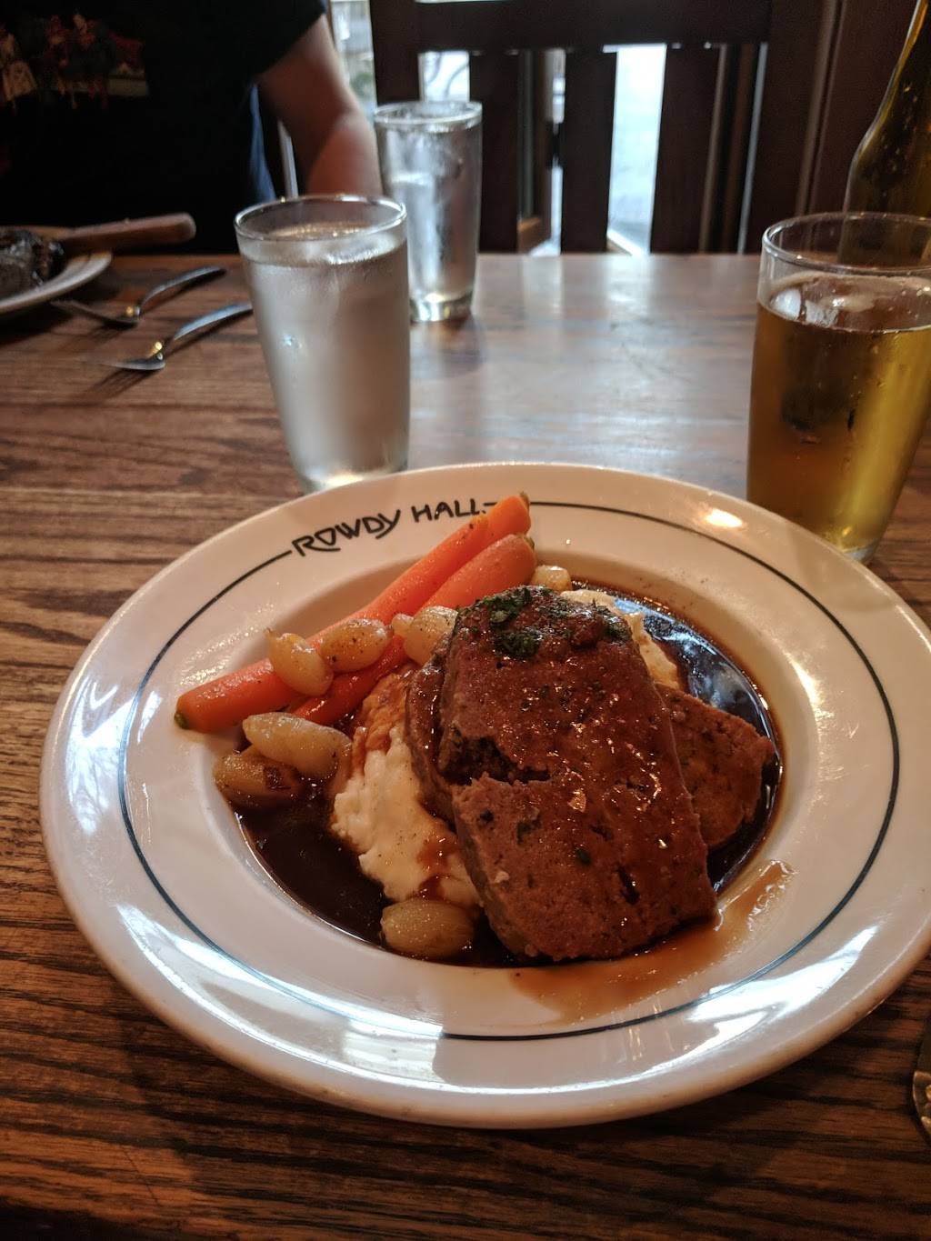 Rowdy Hall | restaurant | 2732, 10 Main St, East Hampton, NY 11937, USA | 6313248555 OR +1 631-324-8555