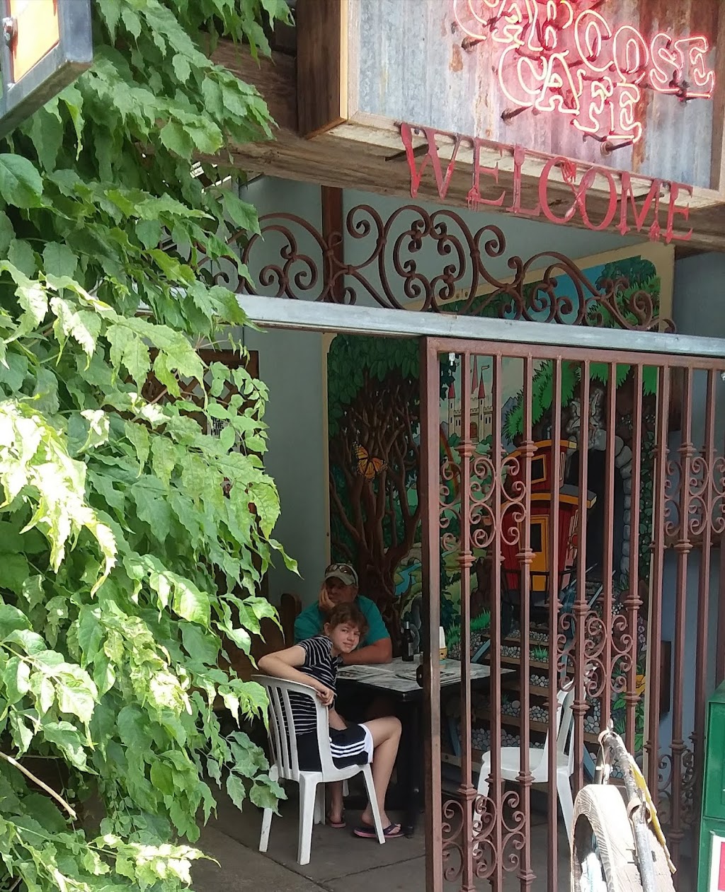 Loose Caboose Cafe | meal takeaway | 10 Wood St, Willits, CA 95490, USA | 7074591434 OR +1 707-459-1434