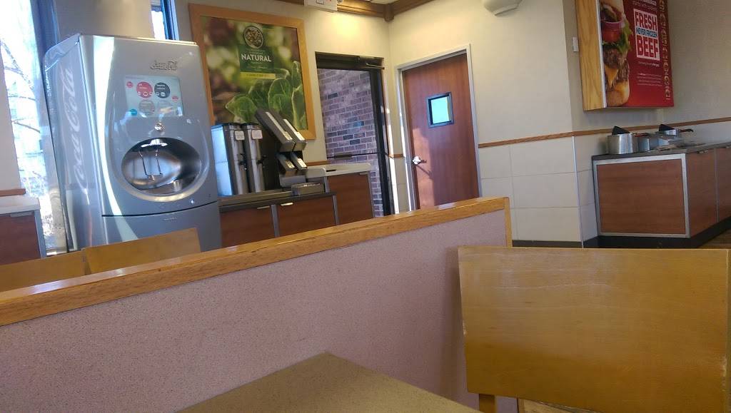 Wendys | restaurant | 5900 Roeland Dr, Mission, KS 66205, USA | 9133842582 OR +1 913-384-2582