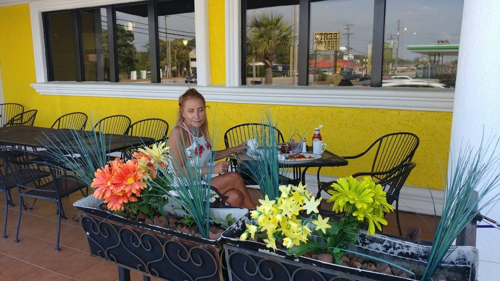 Palmetto House of Pancakes | restaurant | 2009 Hwy 17 S, North Myrtle Beach, SC 29582, USA | 8432722333 OR +1 843-272-2333