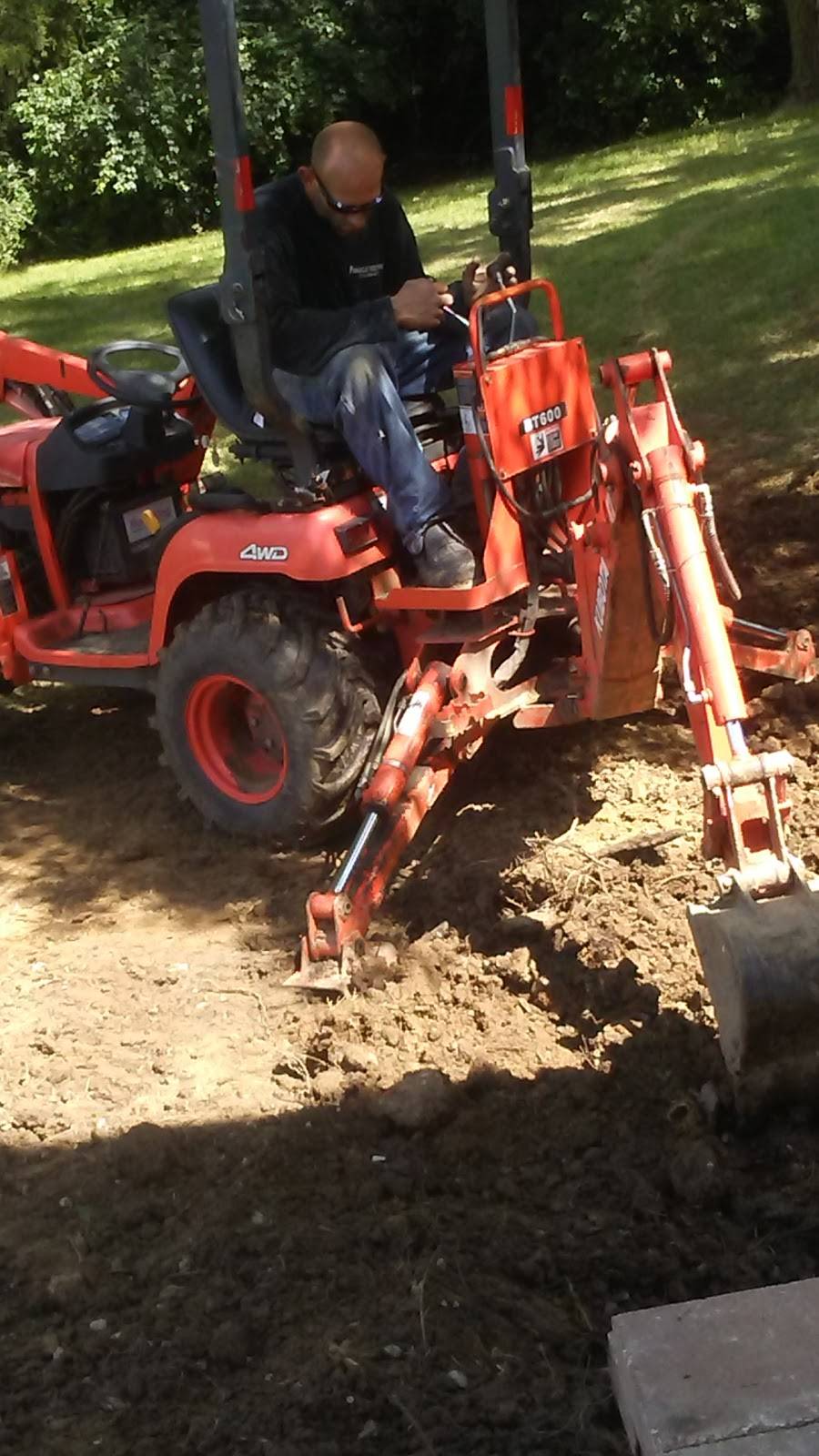 Weavers Domoniqe BBQ | restaurant | 6315 Hadden Bay Dr, Florissant, MO 63033, USA | 3147416950 OR +1 314-741-6950