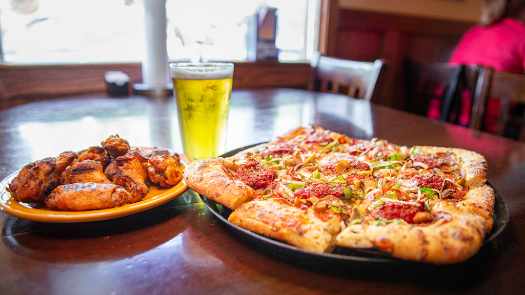 Peegeos | restaurant | 525 High Lake Rd, Traverse City, MI 49696, USA | 2319410313 OR +1 231-941-0313