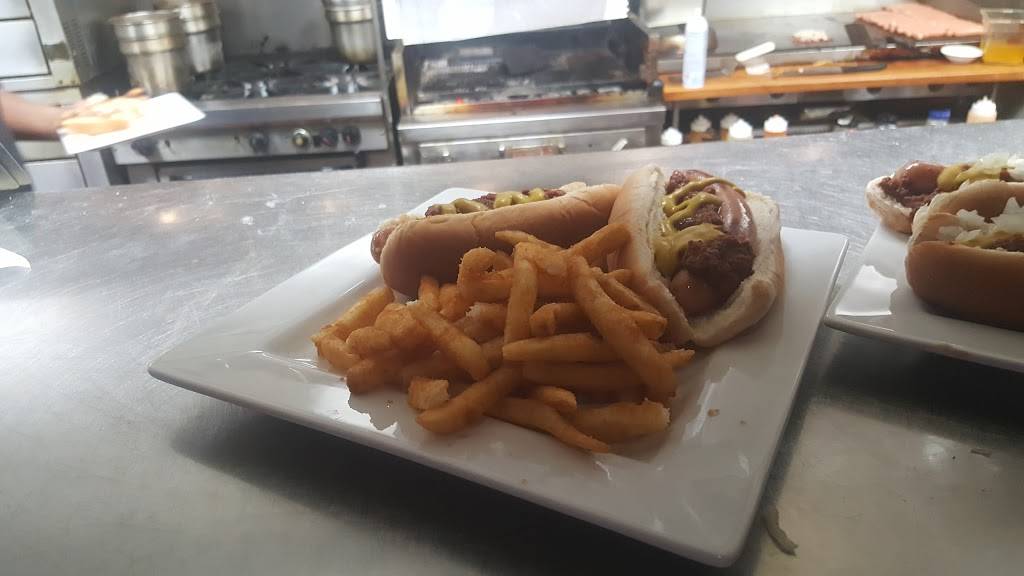 CJ Mahoneys | restaurant | 3260 S Rochester Rd, Rochester, MI 48307, USA | 2482932800 OR +1 248-293-2800