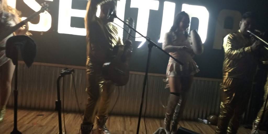 La Consentida Eat & Drink | restaurant | 2647 W Glendale Ave, Phoenix, AZ 85051, USA | 6026750789 OR +1 602-675-0789