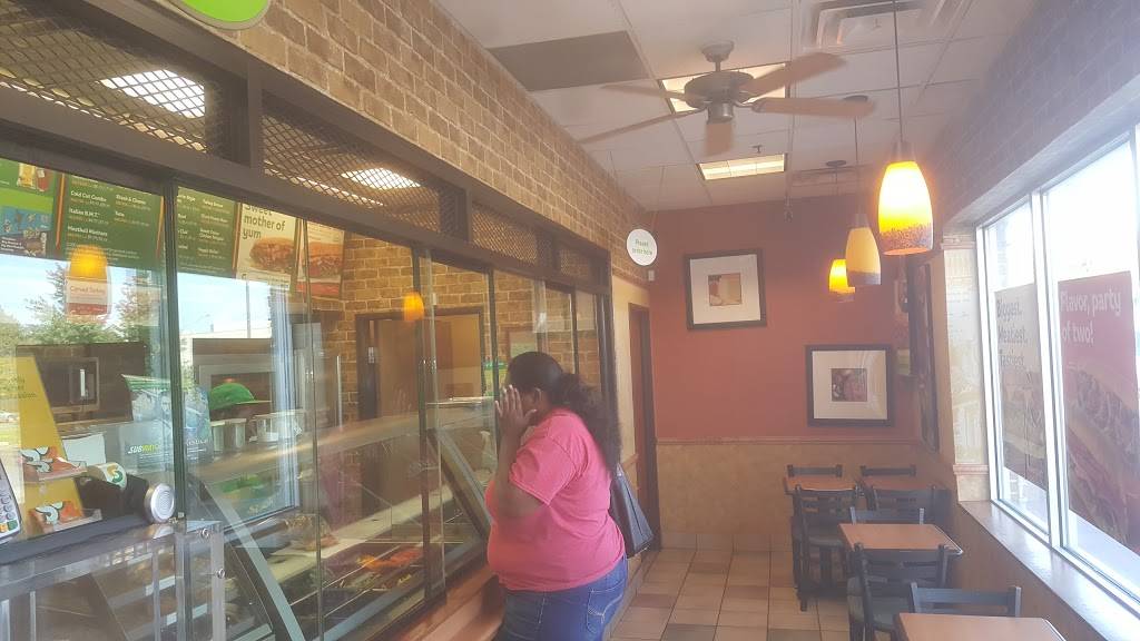 Subway | restaurant | 500 E Warren Ave, Detroit, MI 48201, USA | 3138324410 OR +1 313-832-4410