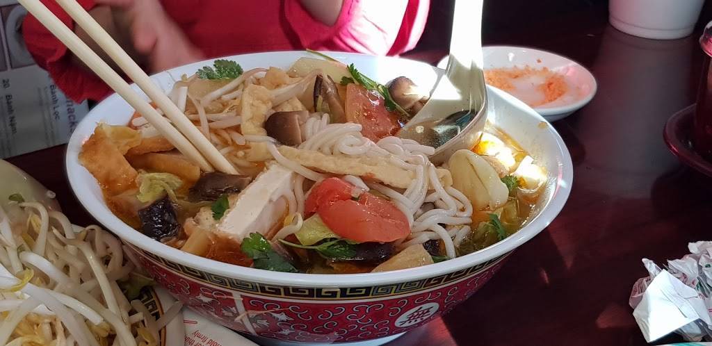 Hoai Hue Restaurant | restaurant | 4660 El Cajon Blvd Suite 102, San Diego, CA 92115, USA | 6195635358 OR +1 619-563-5358