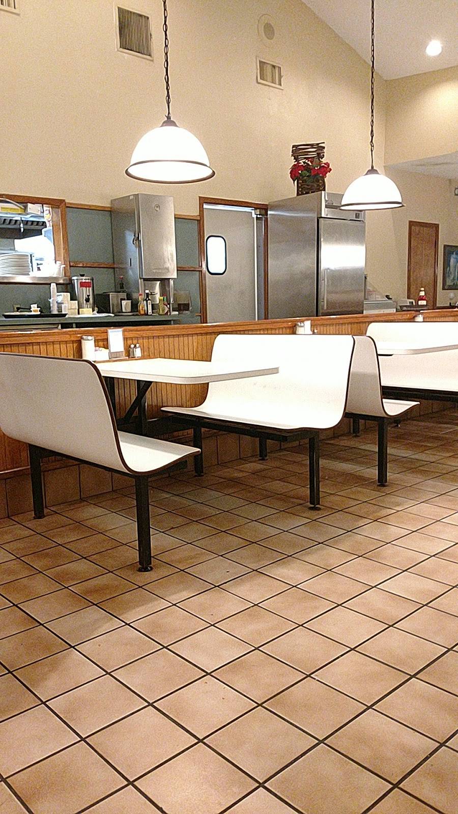 Lindys Restaurant | restaurant | 13425 Seagoville Rd, Dallas, TX 75253, USA | 9725575659 OR +1 972-557-5659