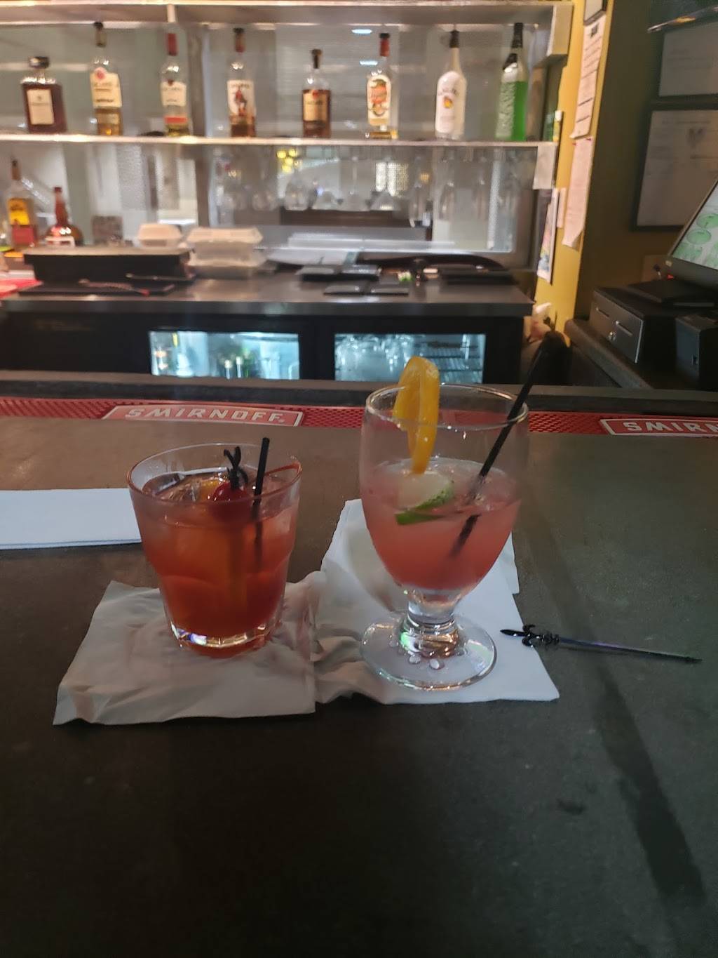 Round House Bar and Grill | restaurant | 2261 N Causeway Blvd, Metairie, LA 70001, USA | 5042242466 OR +1 504-224-2466