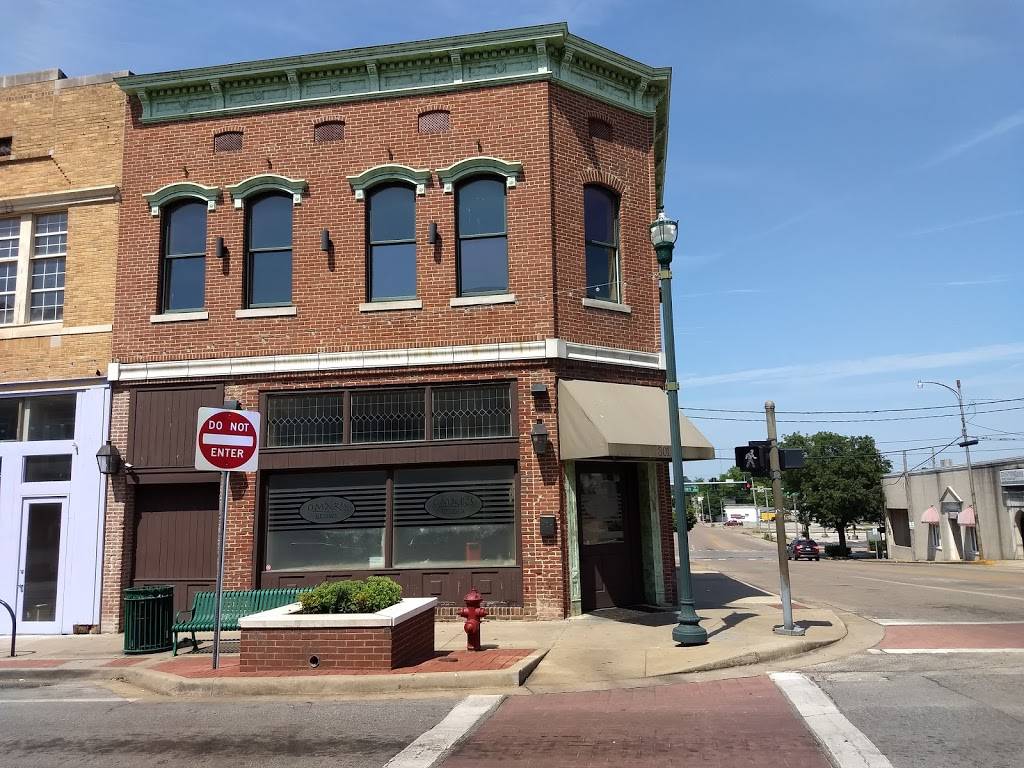 Omars Uptown | restaurant | 301 S Main St, Jonesboro, AR 72401, USA | 8703363001 OR +1 870-336-3001