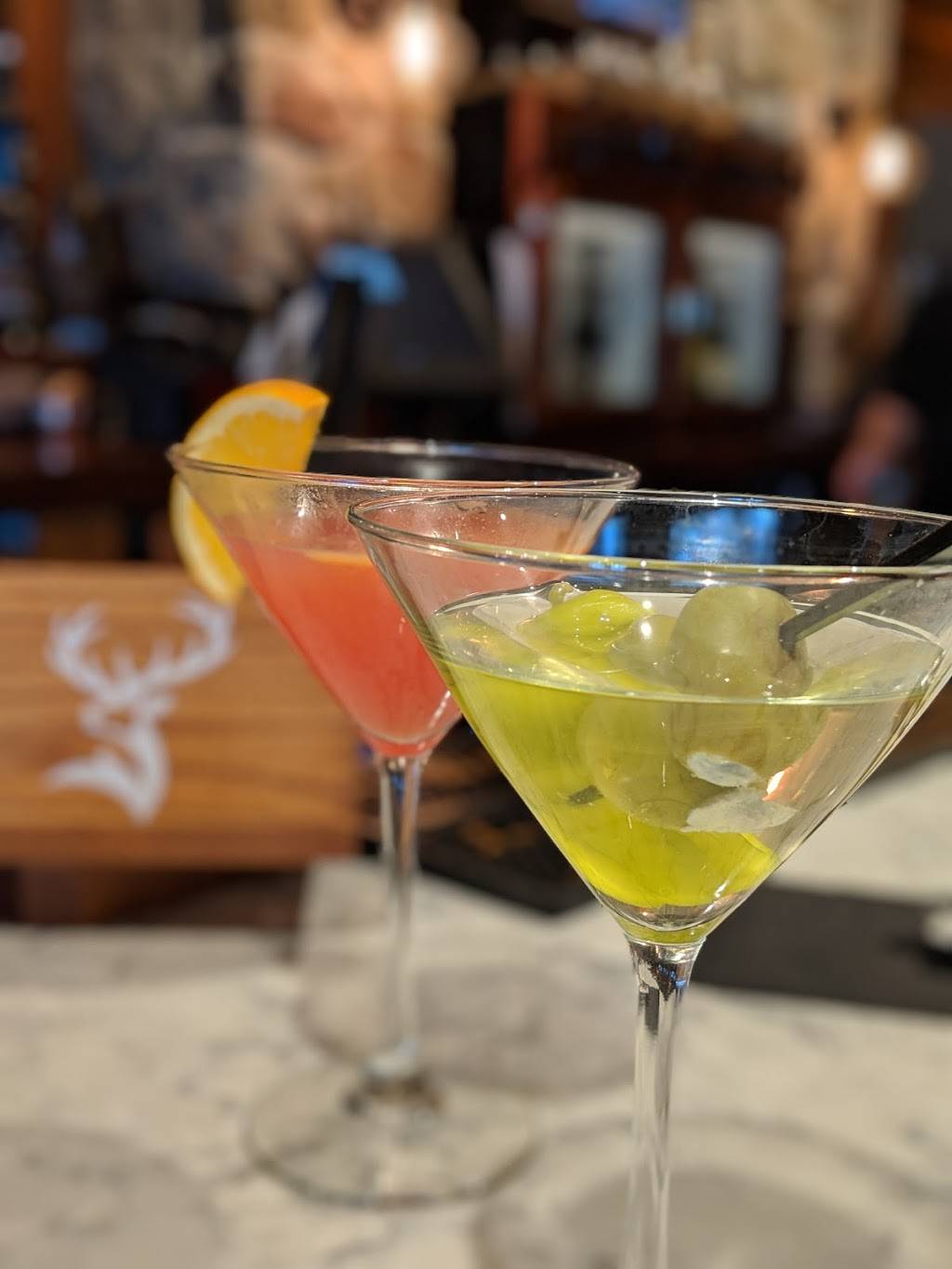 Canoe Restaurant | restaurant | 216 S River Rd, Bedford, NH 03110, USA | 6039358070 OR +1 603-935-8070