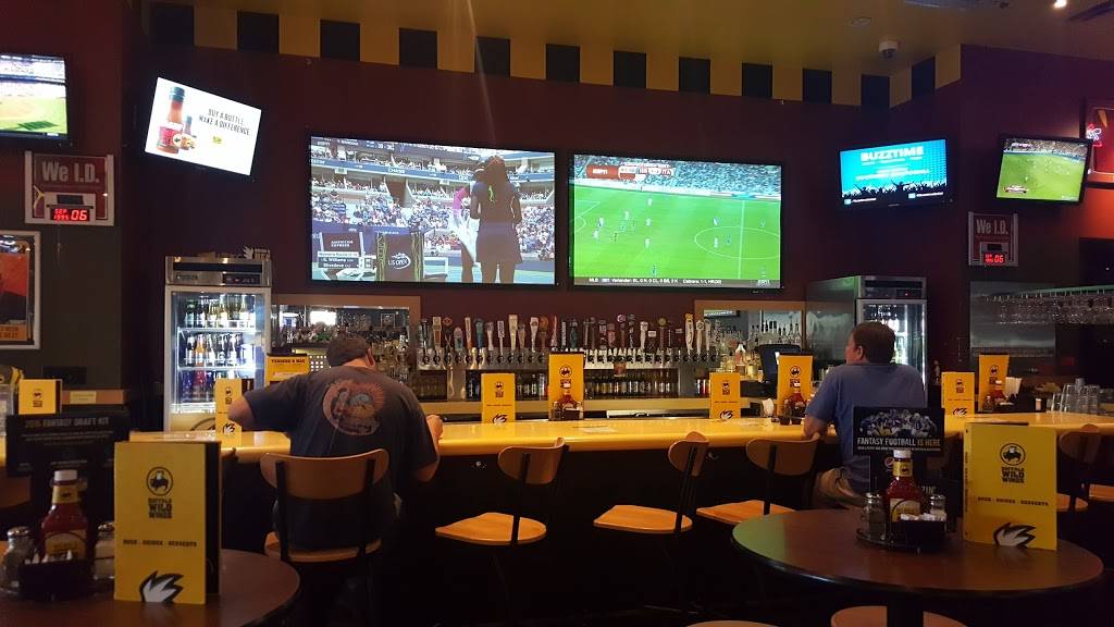 Buffalo Wild Wings | restaurant | 1600 E Gonzales Rd, Oxnard, CA 93036, USA | 8059889464 OR +1 805-988-9464