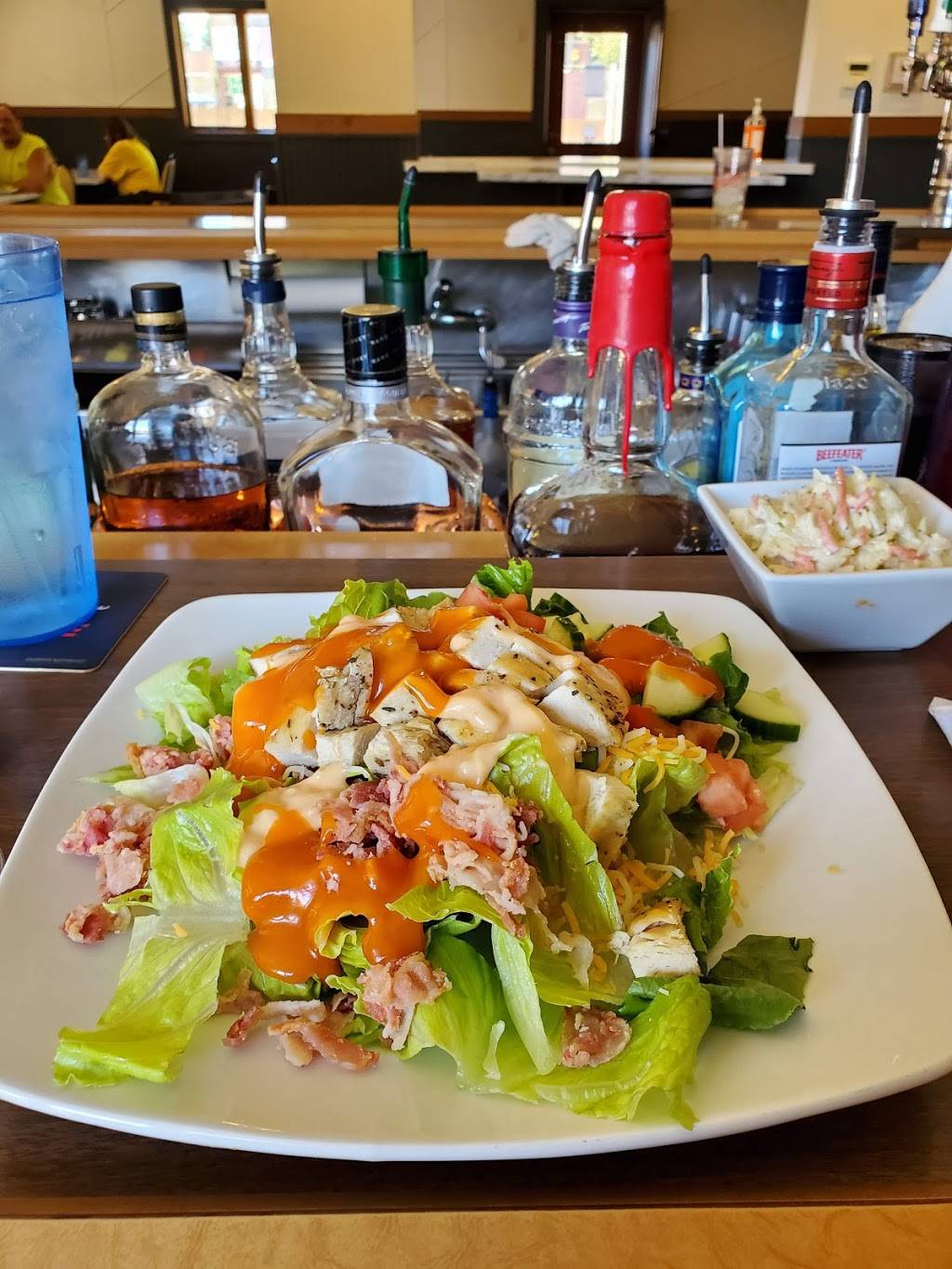 Montags Pub and Grill | restaurant | 1821 Main St, Cross Plains, WI 53528, USA | 6084130333 OR +1 608-413-0333