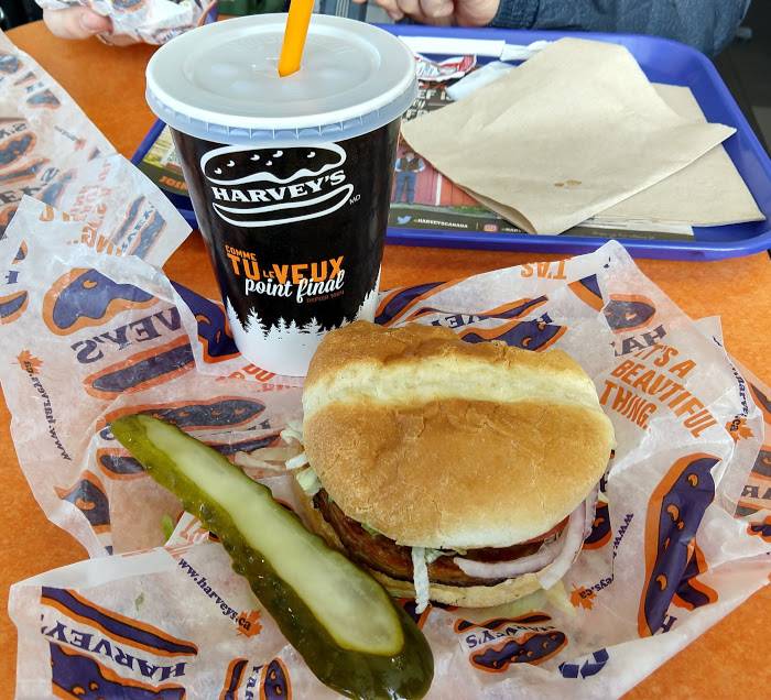 Harveys | restaurant | 7011 Tecumseh Rd E, Windsor, ON N8T 3K7, Canada | 5199456585 OR +1 519-945-6585