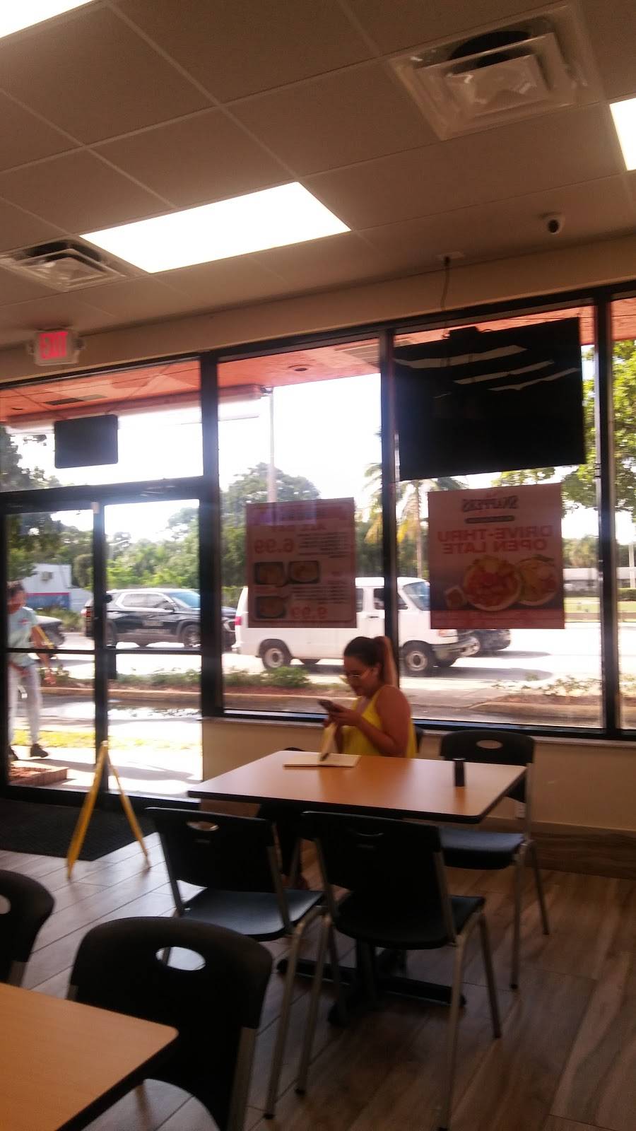 Snappers Fish & Chicken | restaurant | 600 NW 3rd St, Pompano Beach, FL 33162, USA | 9549423538 OR +1 954-942-3538