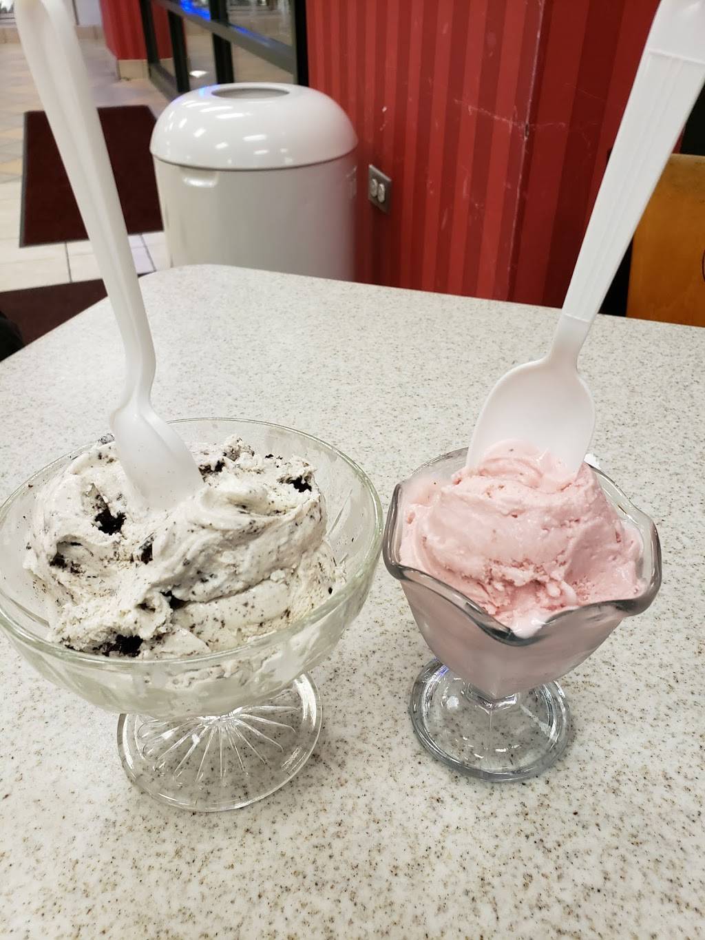 Oberweis Ice Cream and Dairy Store | restaurant | 3152 W 95th St, Evergreen Park, IL 60805, USA | 7084237700 OR +1 708-423-7700