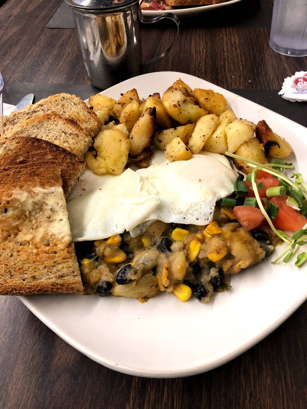 J.P. Spoonems | restaurant | 1678 Broad St, Providence, RI 02905, USA | 4019413550 OR +1 401-941-3550