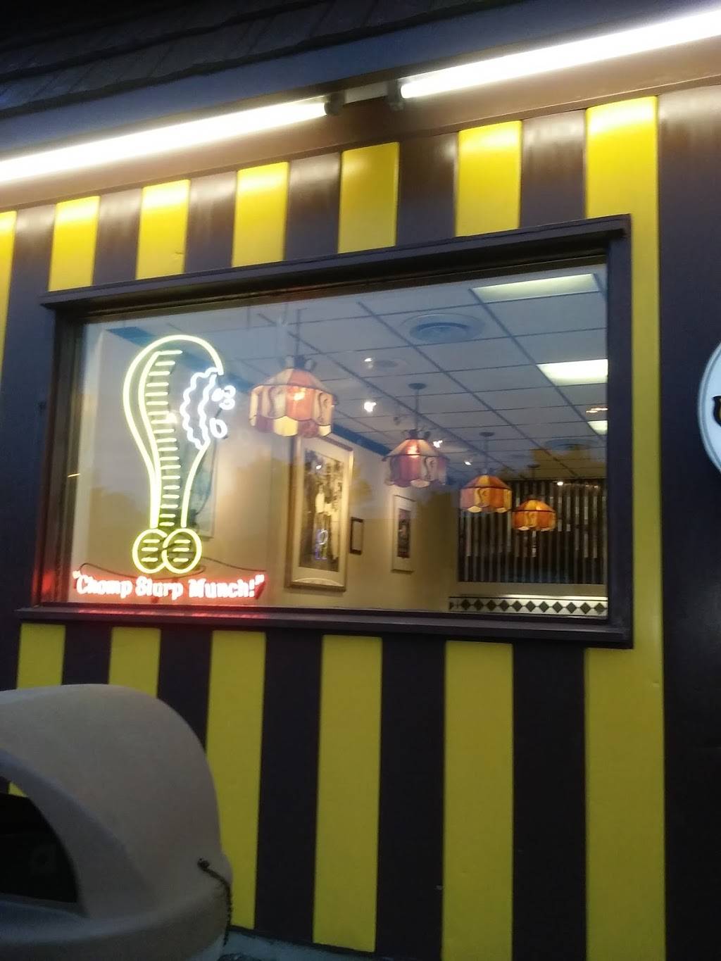 Gold Rush Chicken | restaurant | 2625 W North Ave, Milwaukee, WI 53205, USA | 4149331717 OR +1 414-933-1717