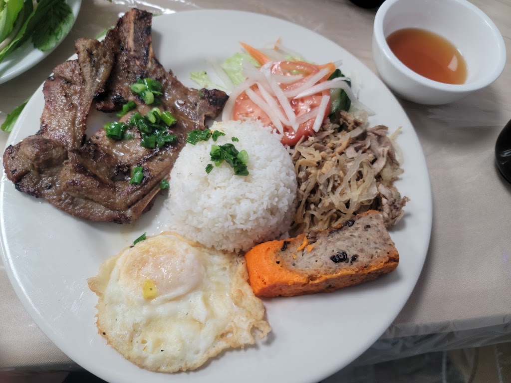 Huong Que Vietnamese Restaurant | restaurant | 272 Adams St, Dorchester, MA 02122, USA | 6172887939 OR +1 617-288-7939