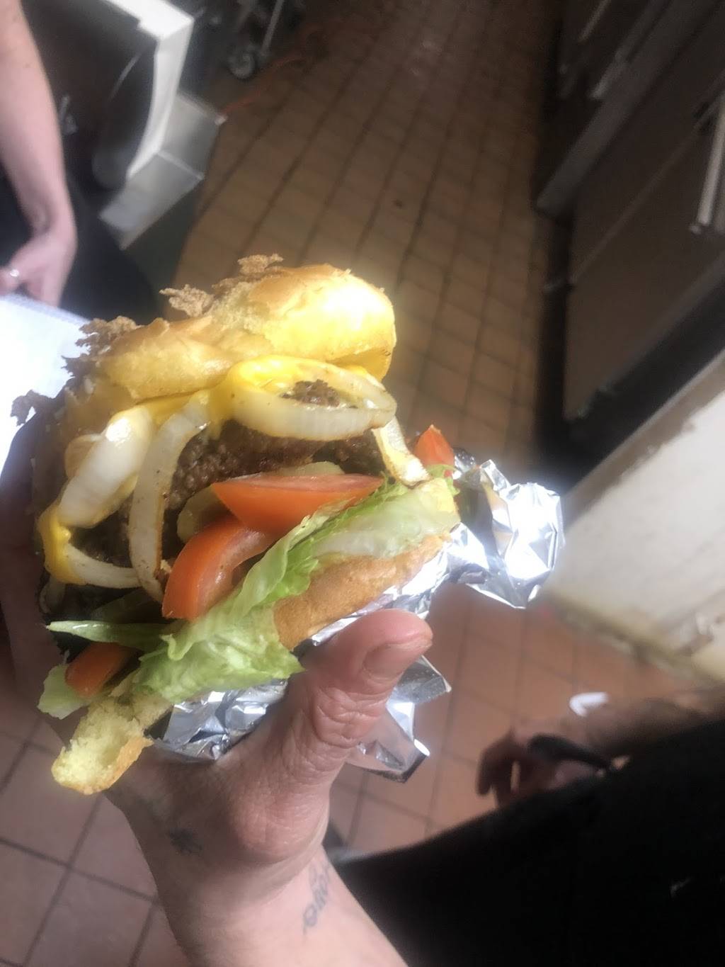 Detroit Wing Spot | restaurant | 12829 Harper Ave, Detroit, MI 48213, USA | 3132460788 OR +1 313-246-0788