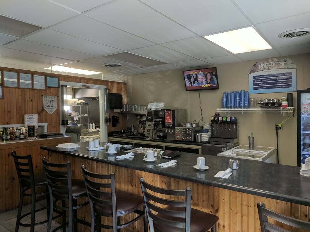 Lucys Cafe | restaurant | 132 N Main St, North Prairie, WI 53153, USA | 2623924084 OR +1 262-392-4084