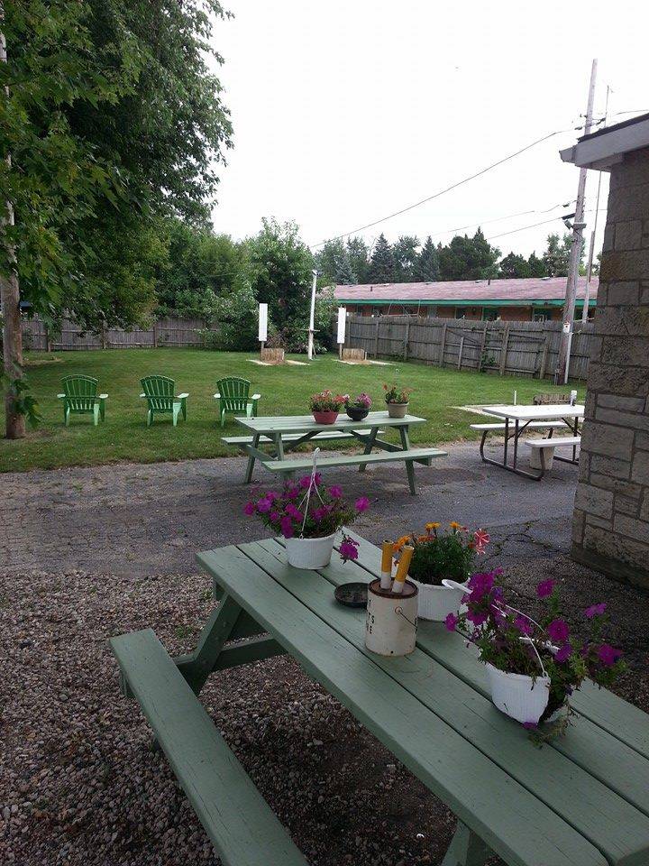 Stateline Inn | restaurant | 12725 Antioch Rd, Trevor, WI 53179, USA | 2628626967 OR +1 262-862-6967