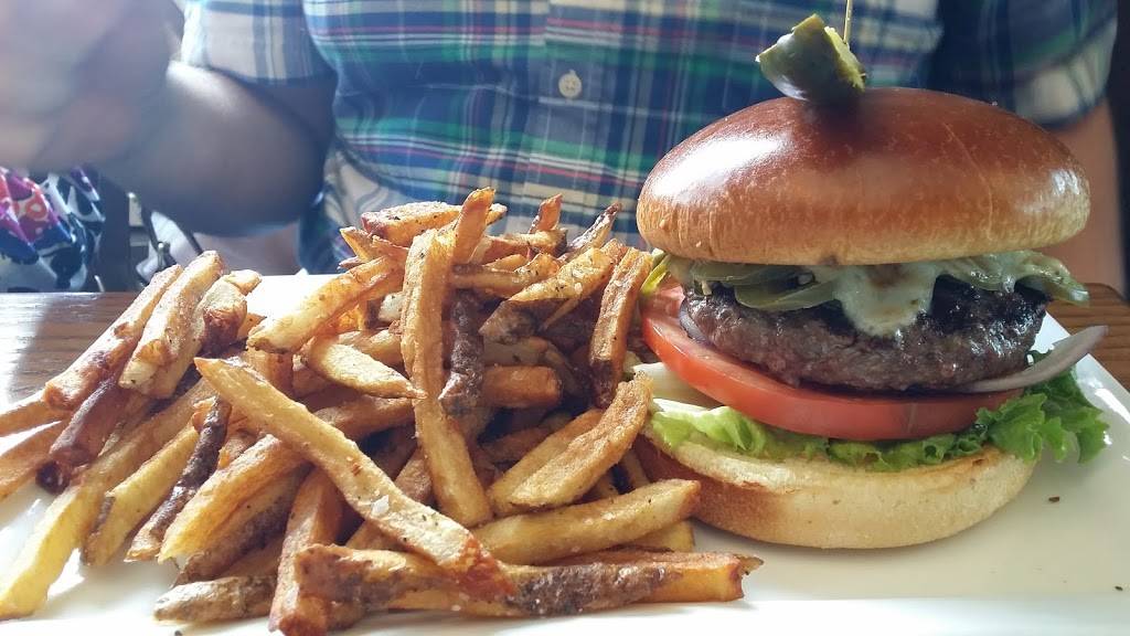 Blacksburg Taphouse | restaurant | 607 N Main St, Blacksburg, VA 24060, USA | 5405523023 OR +1 540-552-3023