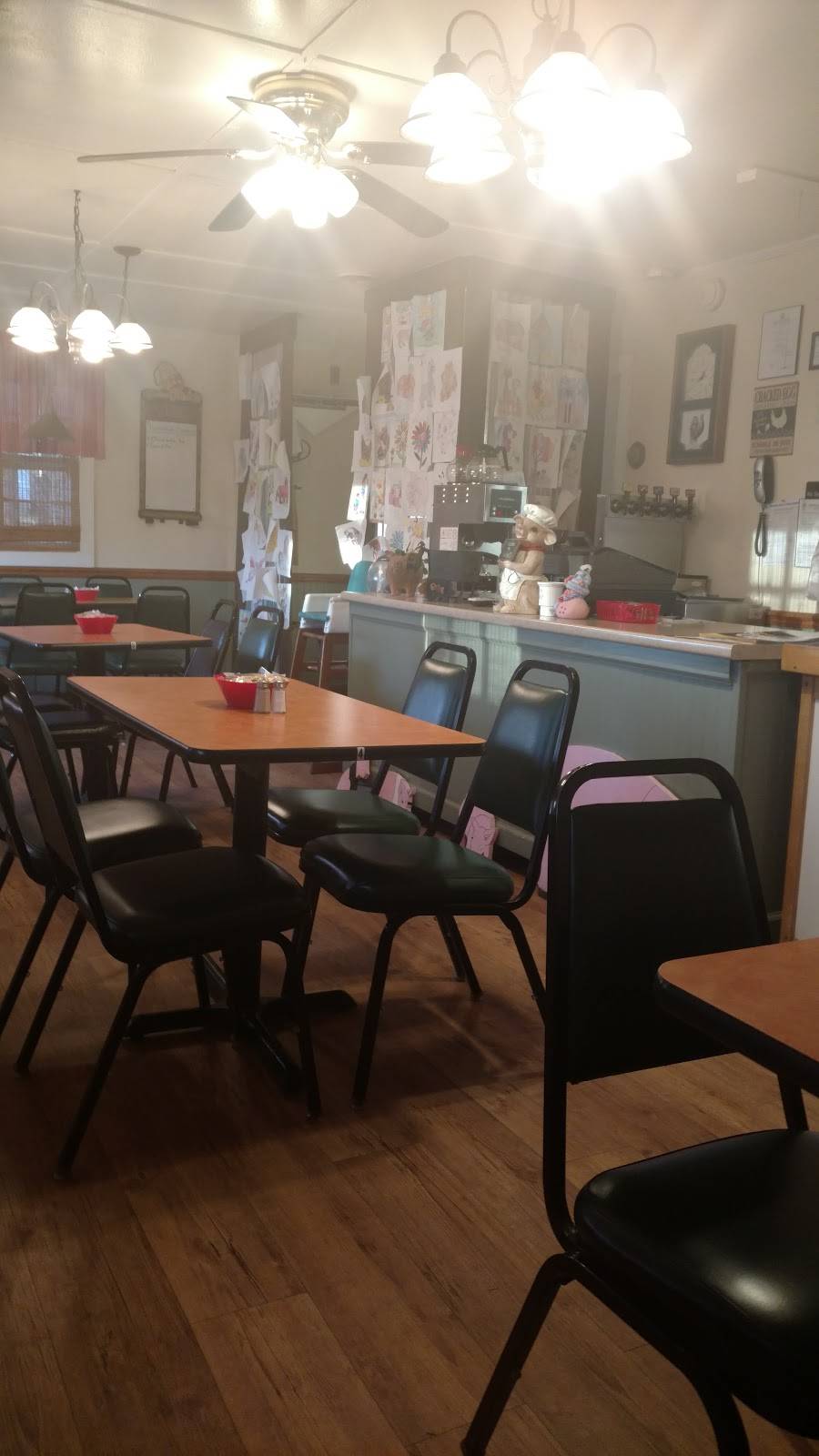 Sissys Country Kitchen | restaurant | 6066 Huell Matthews Hwy, South Boston, VA 24592, USA | 4345757479 OR +1 434-575-7479