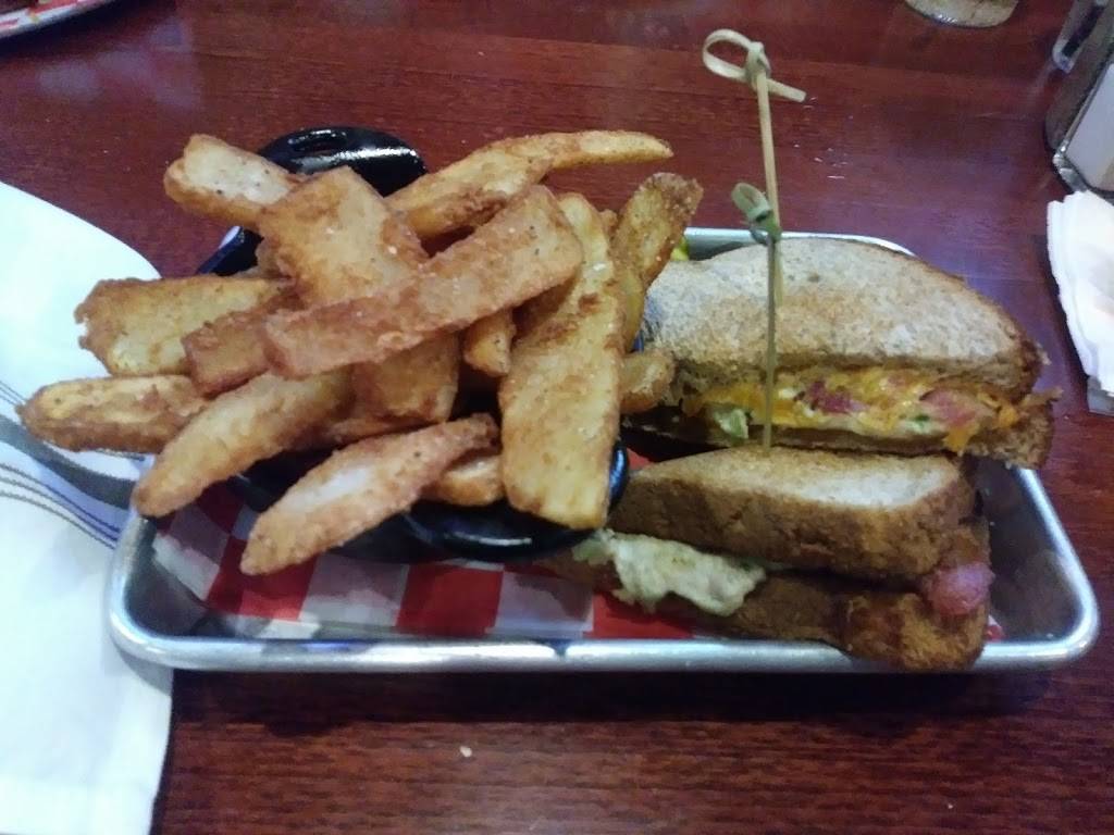 The Lodge Bar & Grill | restaurant | 1064 N Main St, Randolph, MA 02368, USA | 7819611600 OR +1 781-961-1600