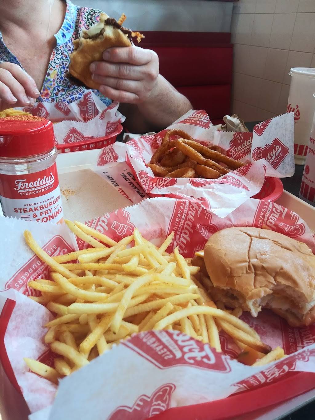 Freddys Frozen Custard & Steakburgers | restaurant | 3200 S Orange Ave, Orlando, FL 32806, USA | 4077572318 OR +1 407-757-2318