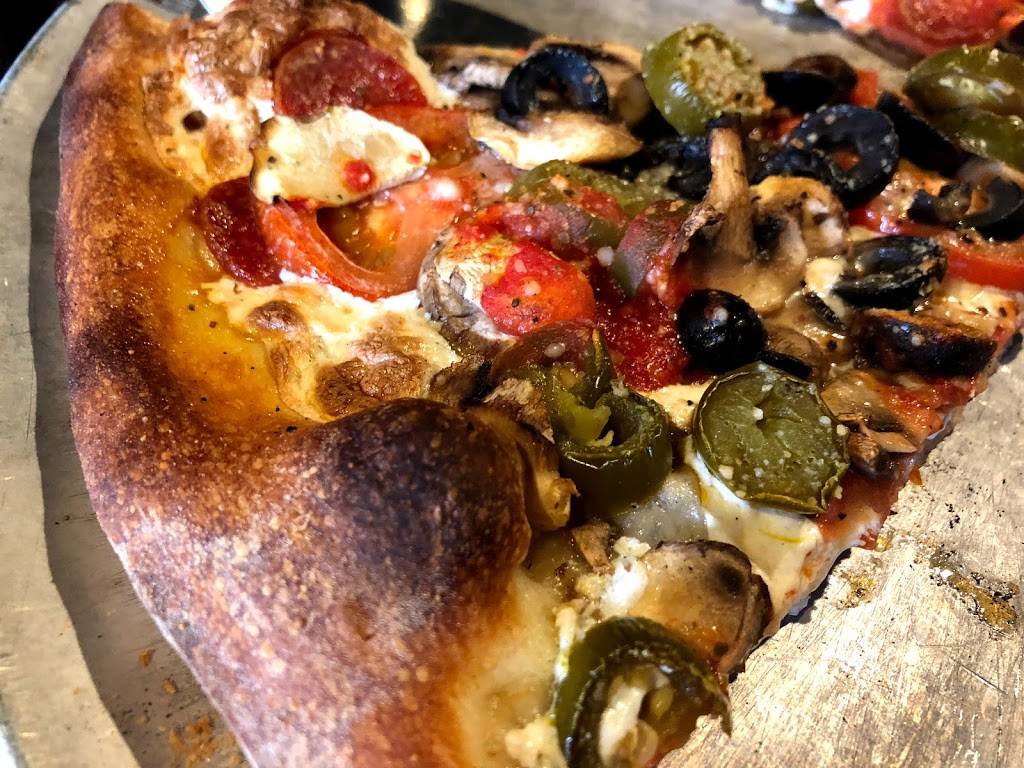 Grimaldis Pizzeria | restaurant | 20 Waterway Ave #100, The Woodlands, TX 77380, USA | 2814653500 OR +1 281-465-3500