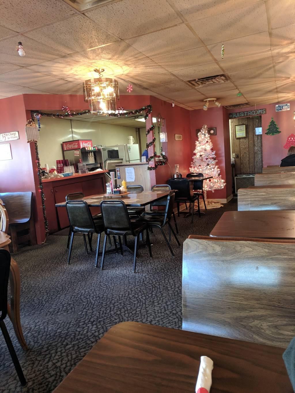 The Corner Restaurant | restaurant | 250 N Main St, Rushville, IN 46173, USA | 7659383910 OR +1 765-938-3910