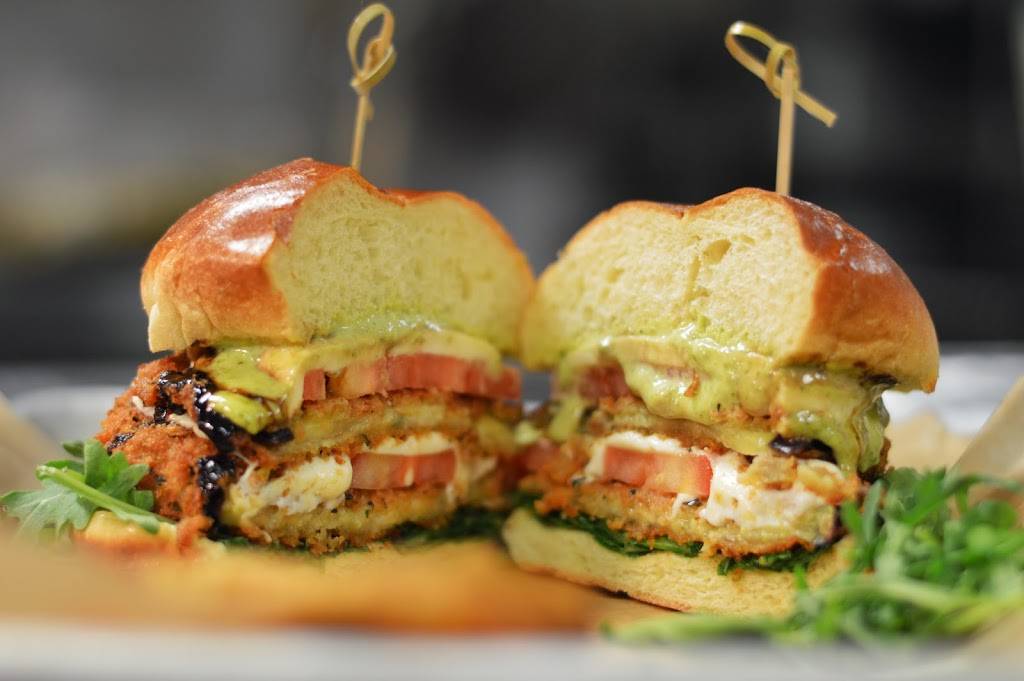 Backyard Brewery and Kitchen | restaurant | 1211 S Mammoth Rd, Manchester, NH 03109, USA | 6036233545 OR +1 603-623-3545