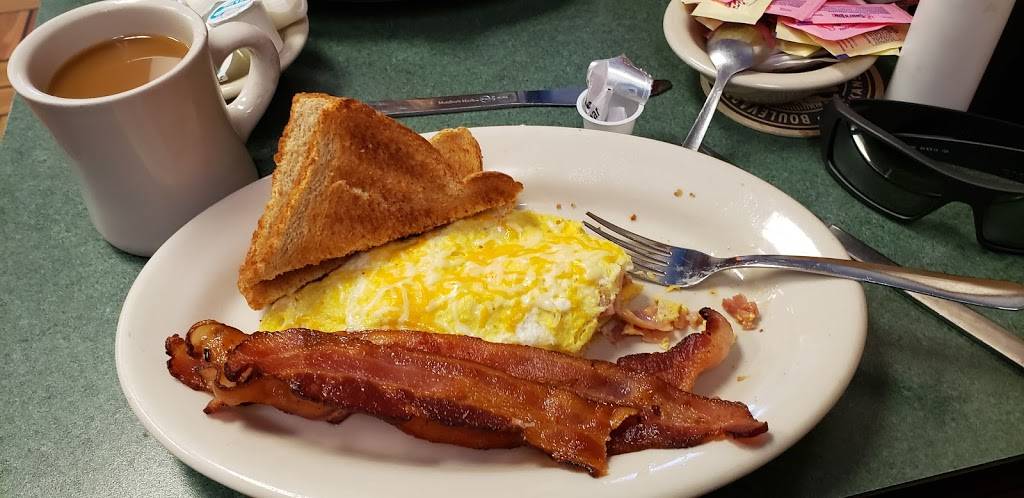 Woodees | restaurant | 201 Capitol Beach Blvd, Lincoln, NE 68528, USA | 4022613223 OR +1 402-261-3223