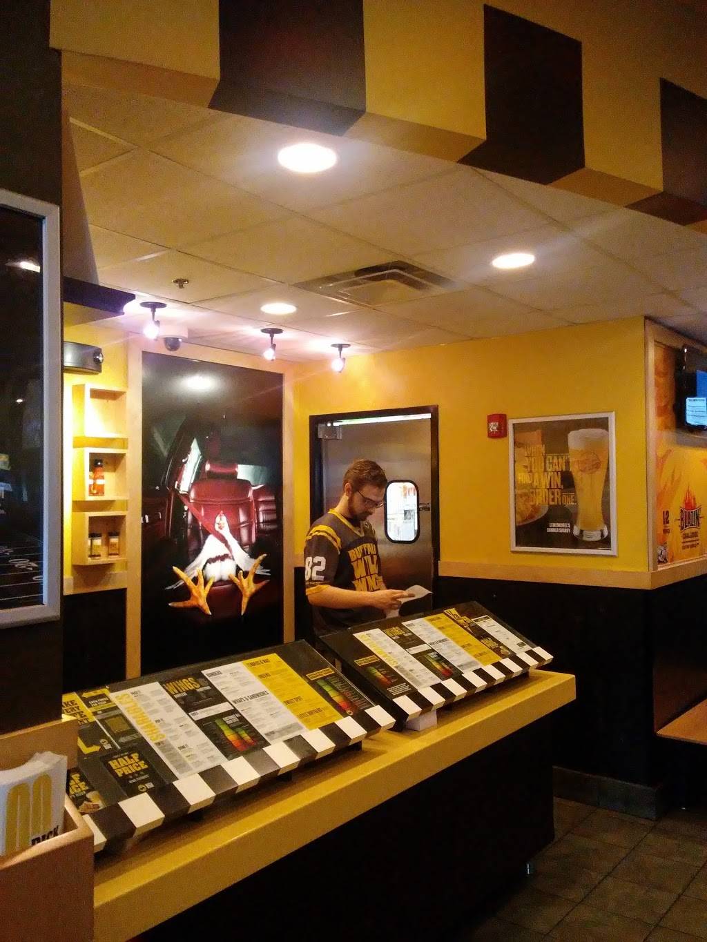 Buffalo Wild Wings | meal takeaway | 1620 Niagara Falls Blvd, Tonawanda, NY 14150, USA | 7168333111 OR +1 716-833-3111