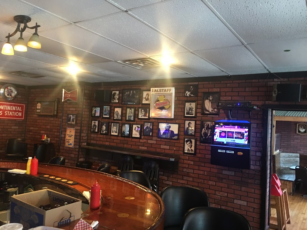 Old 218 Tap | restaurant | 108 Main St, Hills, IA 52235, USA | 3196792277 OR +1 319-679-2277