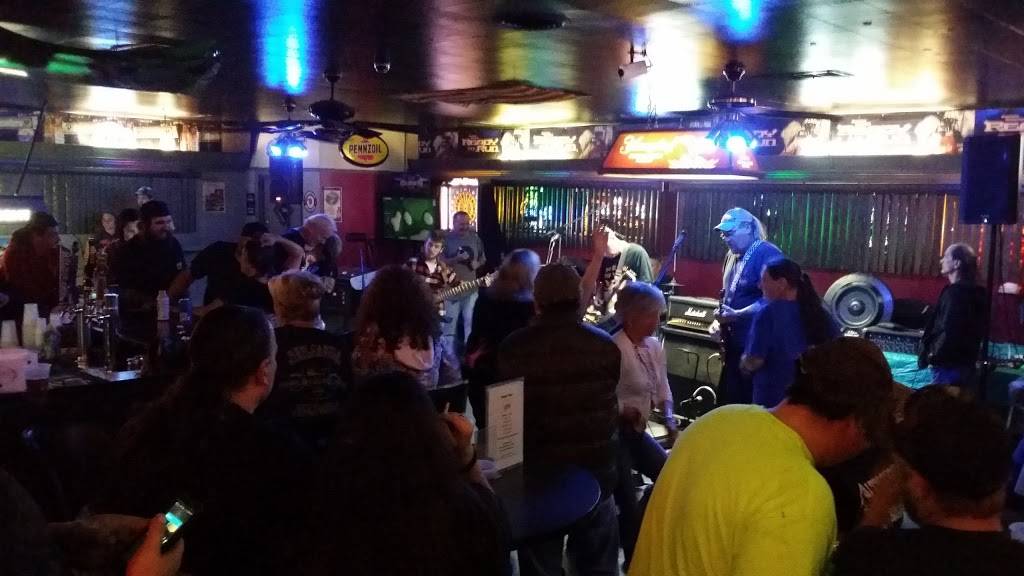 Six Packs Bar & Grill | restaurant | 3708 Ellwood Rd, New Castle, PA 16101, USA | 7249249724 OR +1 724-924-9724