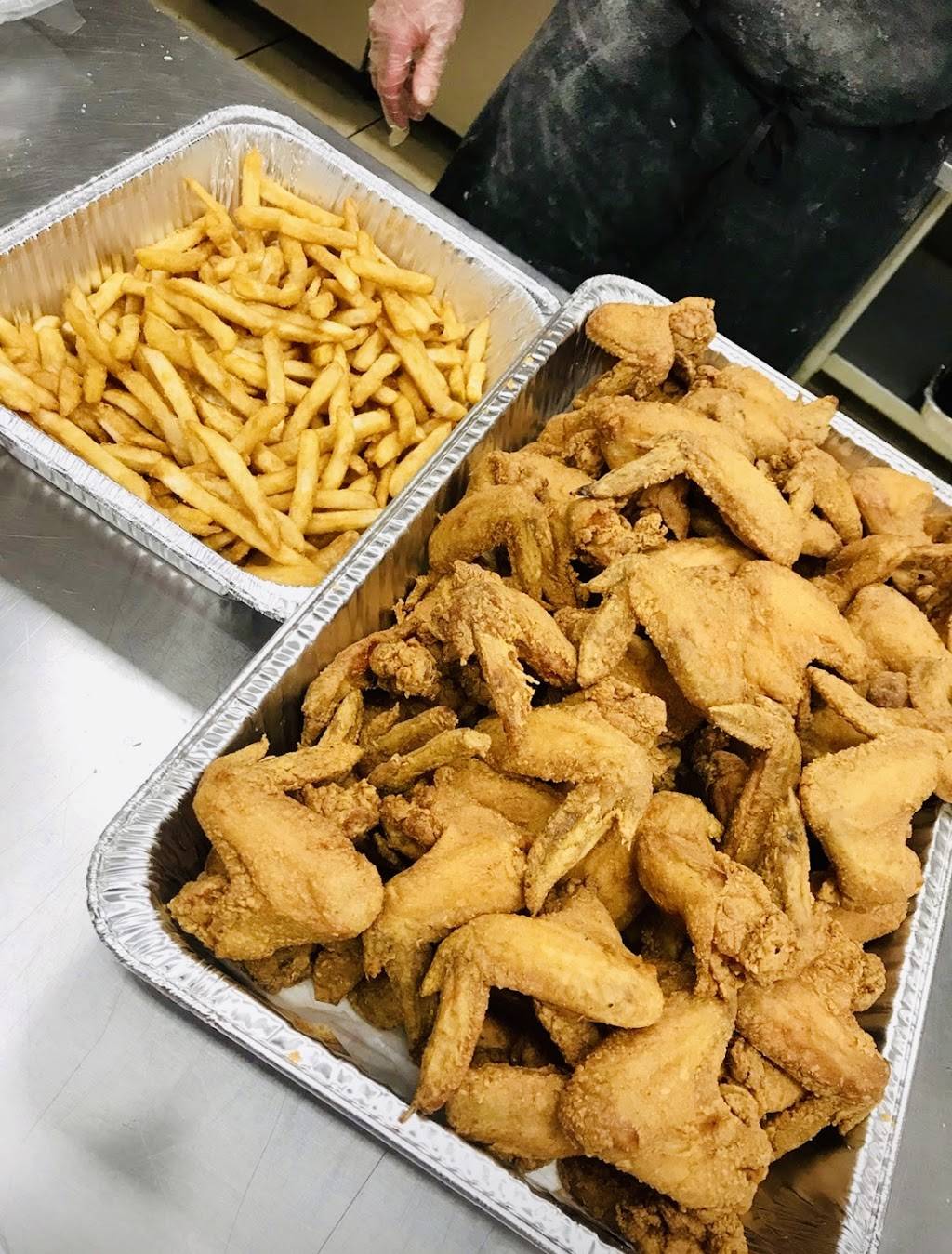 Wings Fly | restaurant | 1945 E 79th St, Chicago, IL 60649, USA | 7733594244 OR +1 773-359-4244