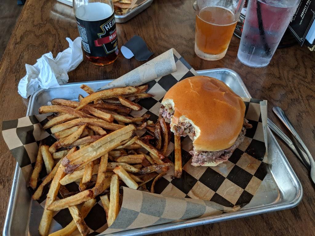 Strong & Co. | restaurant | 107 E Main St, Somerset, OH 43783, USA | 7408363105 OR +1 740-836-3105