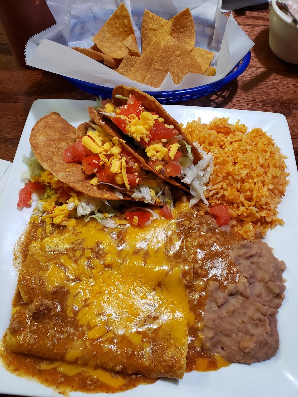 Mariscos El Jarocho | restaurant | 1910 US-83, Zapata, TX 78076, USA | 9567503195 OR +1 956-750-3195