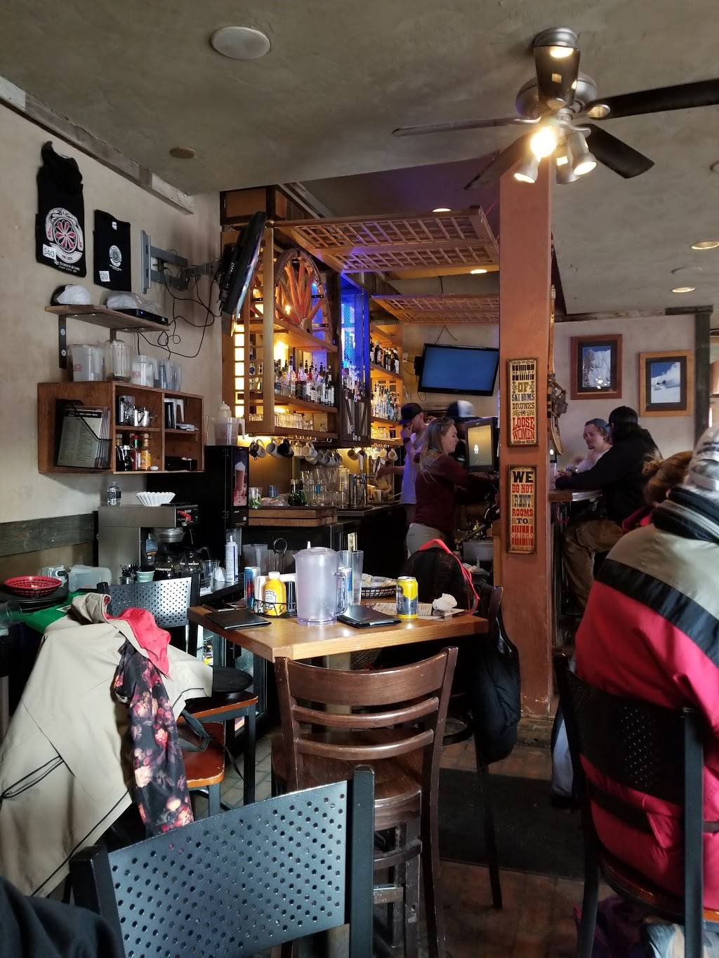 Corner Store Pub & Grill | restaurant | 1325 Lowell Ave, Park City, UT 84060, USA | 4356458666 OR +1 435-645-8666