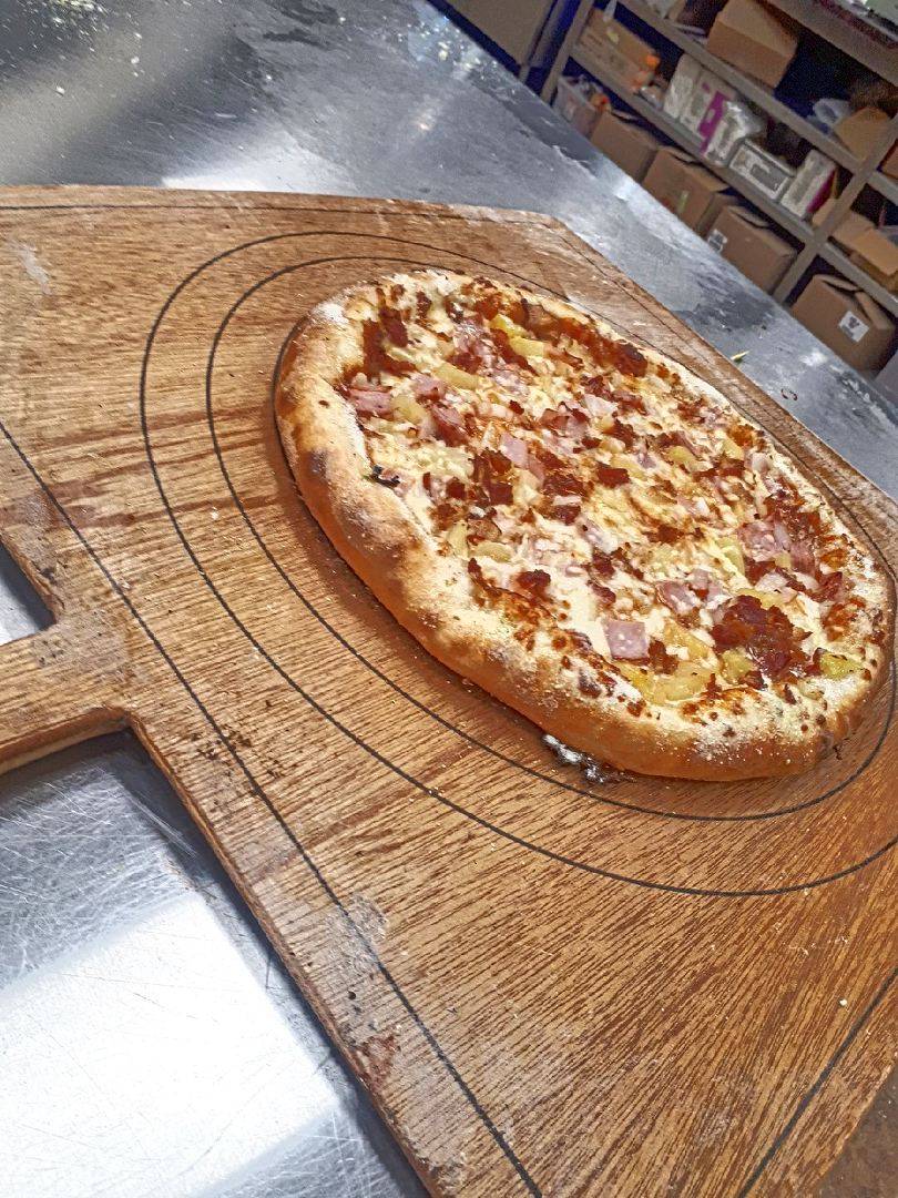 Naples Pizza | meal takeaway | 175 King St W, Harrow, ON N0R 1G0, Canada | 5197389222 OR +1 519-738-9222